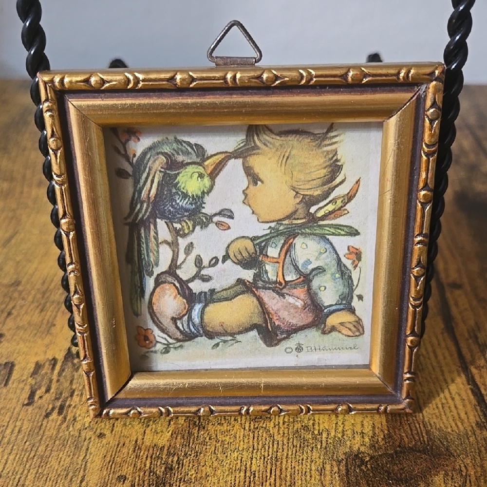 Charming VTG hummel